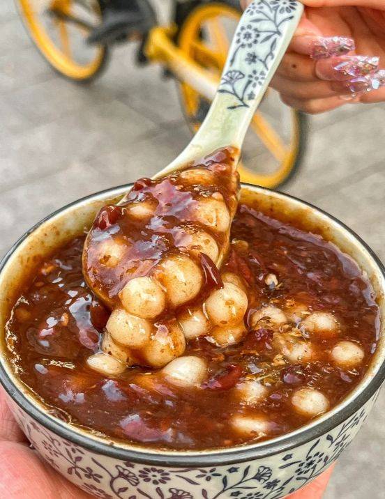 南京老街深处，那碗桂花糖芋苗的温柔