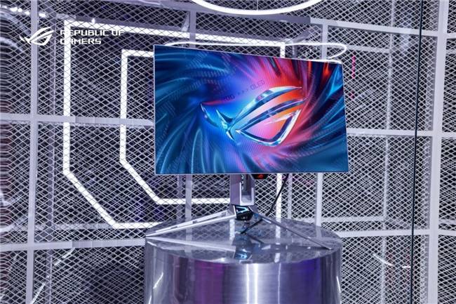 疾速先锋，战力爆表！ROG OLED电竞显示器高能实力畅玩无限！