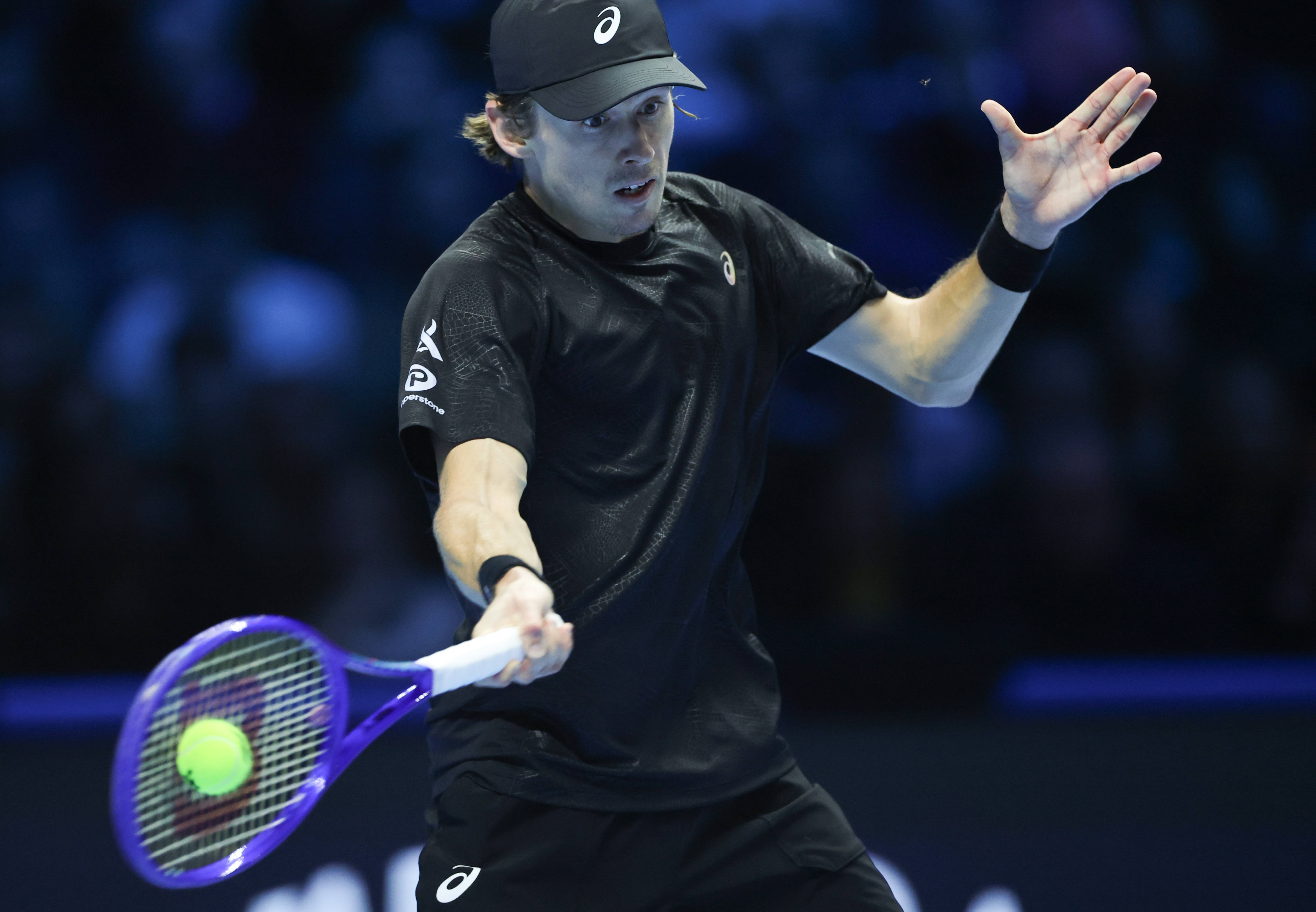 （体育）网球——ATP年终总决赛半决赛：辛纳胜德米纳尔